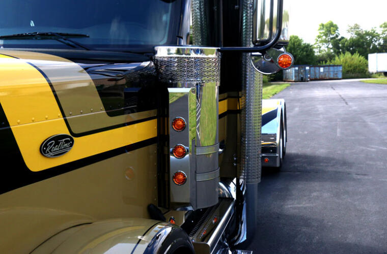Peterbilt 589 Front Breather Lights