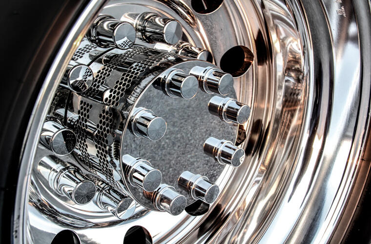 Regular Mount Polished Stainless Steel Drive Axle Hubcover