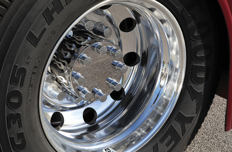 Flame Style Polished Stainless Steel Drive Axle Hubcover